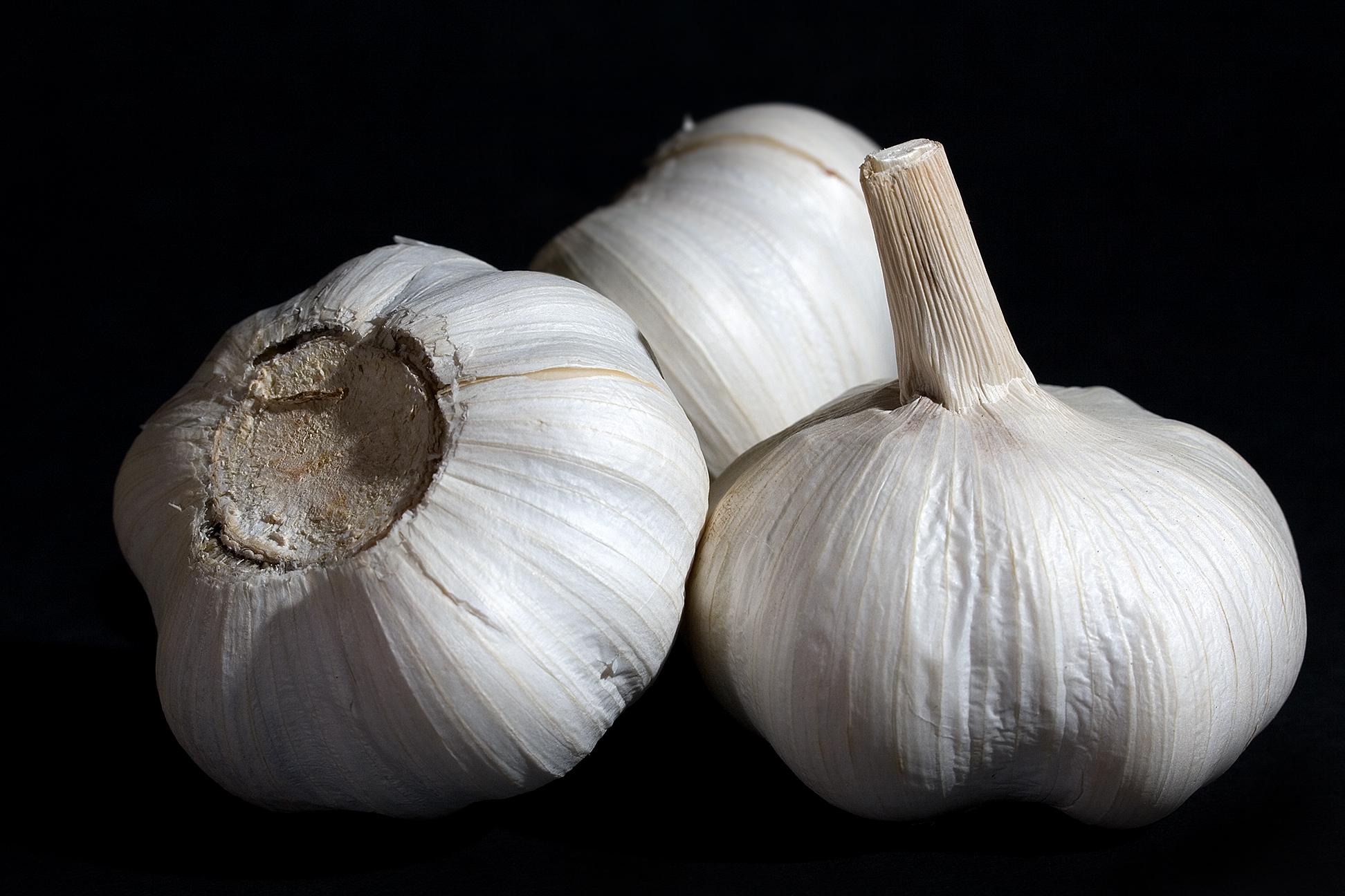 Peeling Large Amounts of Garlic: A Step-by-Step Guide